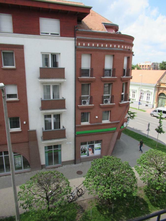 Pasti Central Apartment. Дебрецен Екстер'єр фото